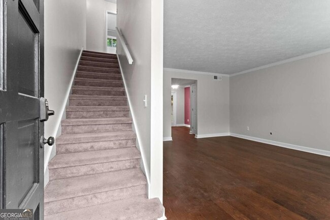 Photo - 120 Biscayne Dr NW