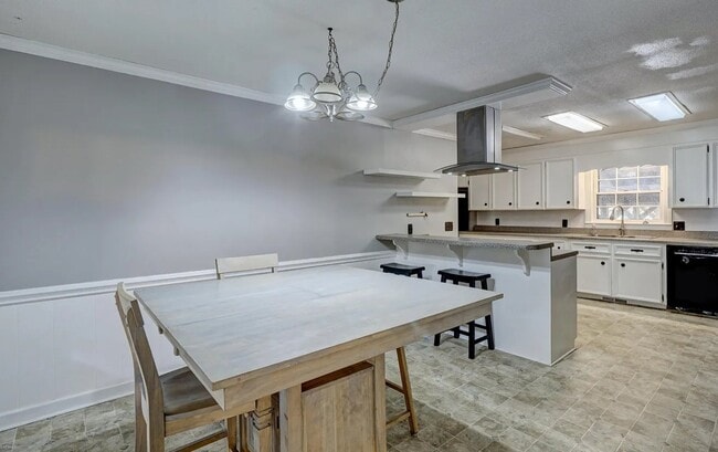 Photo - 102 Bretonshire Rd