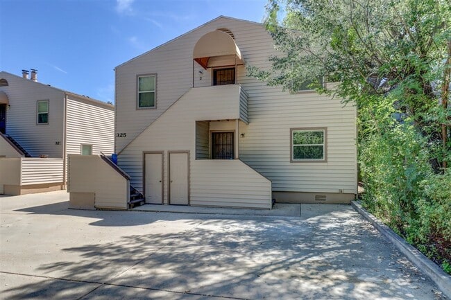 Building Photo - 325 S Virginia St Unit 1