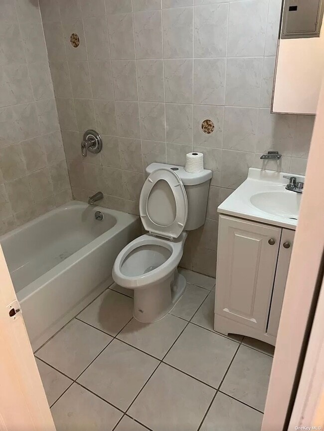 Photo - 45-57-57 160th St