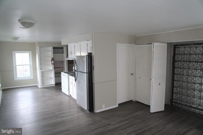 Photo - 410 Monmouth St