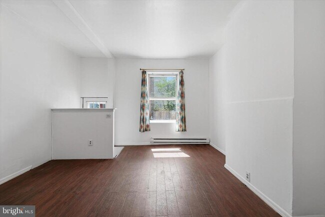 Photo - 525 Morse St