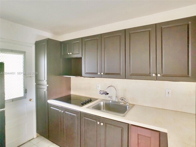 Photo - 1575 Euclid Ave Unit 305