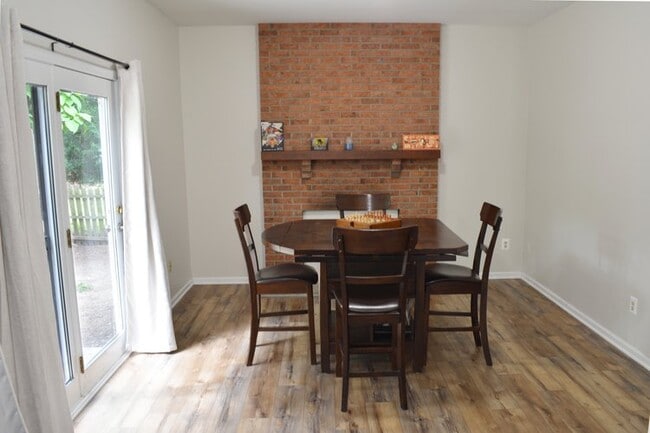 Photo - 8 Williamsburg court