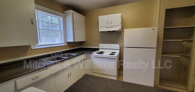 Photo - 738 Ontario St