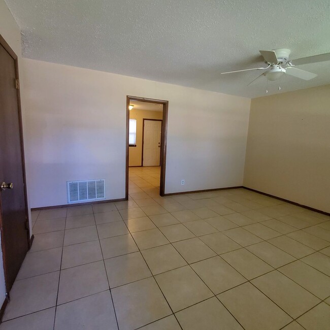 Building Photo - 2429 N Market Ave Unit 2429 North Market Ave 1/2