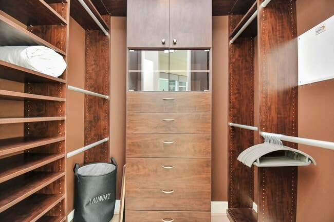 Building Photo - 1600 Post Oak Blvd Unit 807