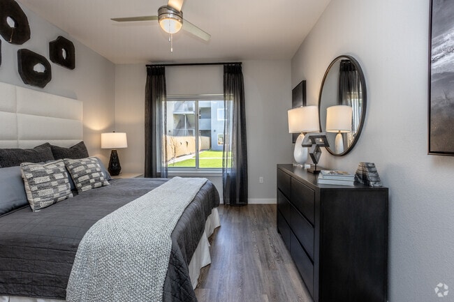 2BR, 2BA - 1,005SF - Tucson Landing