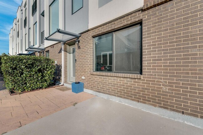 Photo - 2222 Moser Ave Unidad 115