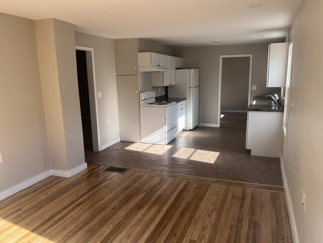 Photo - 724 Silver St