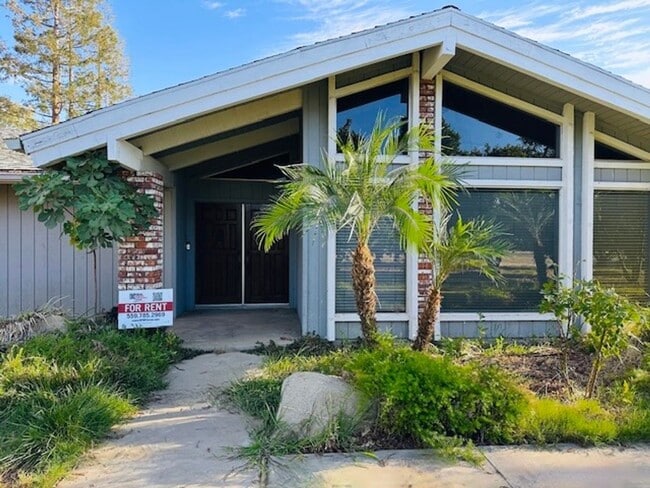 Building Photo - $3,300 Fowler & Shepherd, Solar & Swimming... Rental