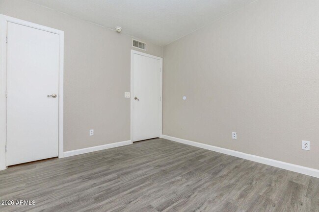 Photo - 1920 E Hayden Ln Unidad 104