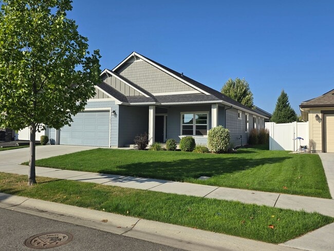 Building Photo - Immaculate Custom 3 bdrm Home for rent in ...