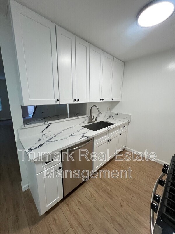 Photo - 2719 Montrose Ave Unit 3