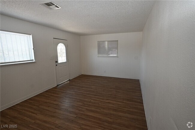Building Photo - 2301 Stewart Ave Unit C Rental