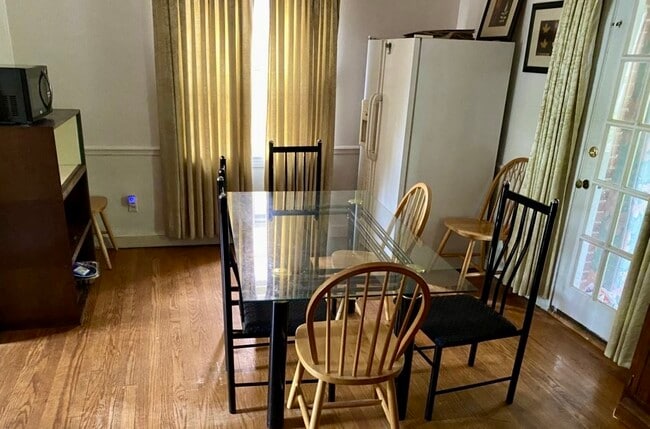 living room - 4011 Veazey St NW