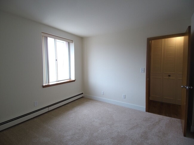 Oakland Manor Apartments