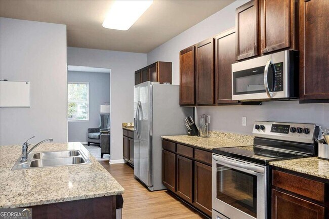 Photo - 637 Yazzie Pl