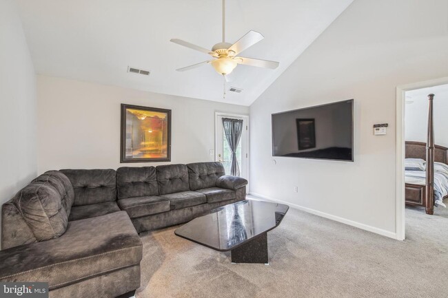 Photo - 102 Hunter's Way