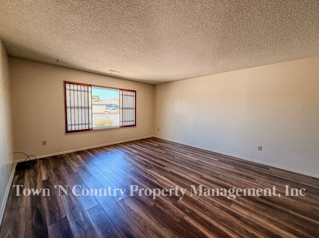 Photo - 732 La Mesa Dr