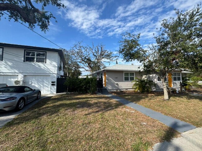 Photo - 2001 2nd St S