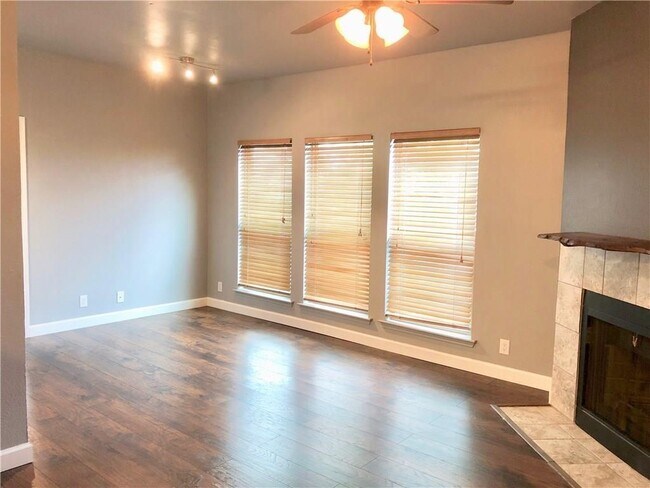 Photo - 2414 Longview St Unit 303