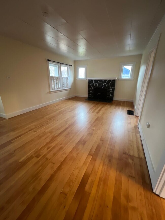 Photo - Remodeled DOWNTOWN Bend House, Newer Flooring/Paint/Appliances, Gas heat, Small Garage, Fenced Yard