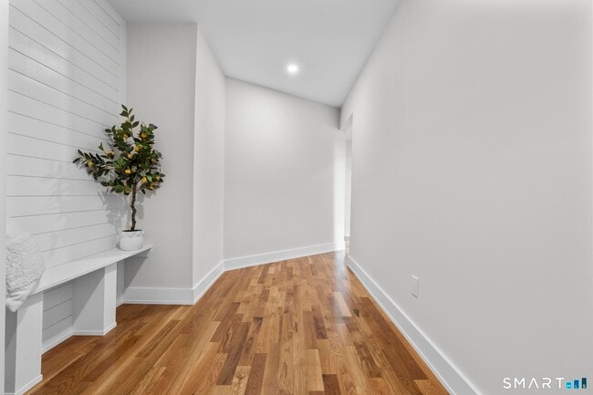 Building Photo - 54 Plaza Ave Unit 1