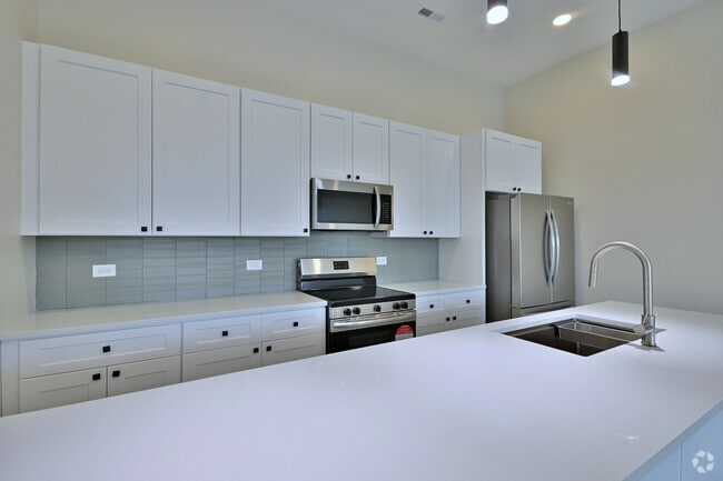 Building Photo - 7518 Madison St Rental