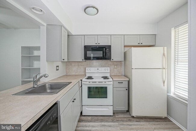 Photo - 366A Delancey Pl Unit 366A