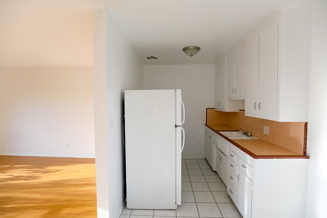 Photo - 260 S Sycamore Ave Unidad 32