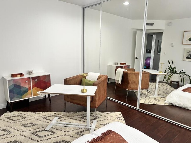 Dormitorio - 10240 Camarillo St Unidad 214