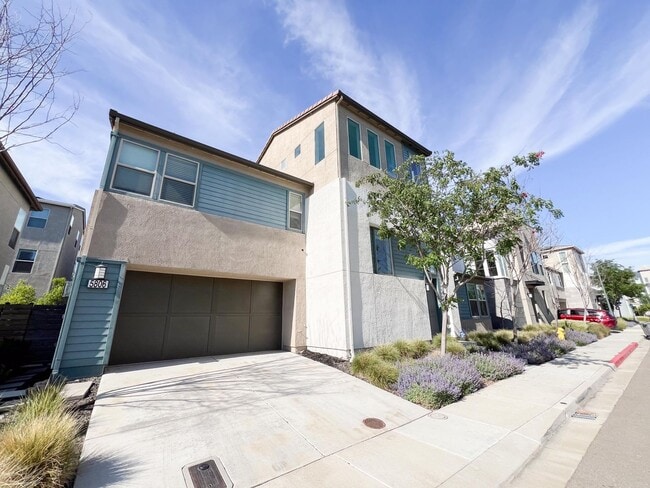 Newer Spacious 5 Bedroom Home Located in C... - Newer Spacious 5 Bedroom Home Located in C...