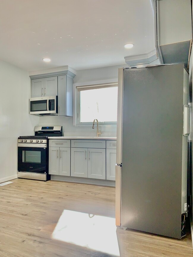 Photo - 336 Scranton Ave Unidad 1