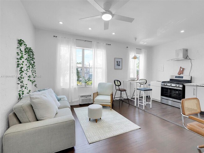 Photo - 1618 Michigan Ave Unidad 25