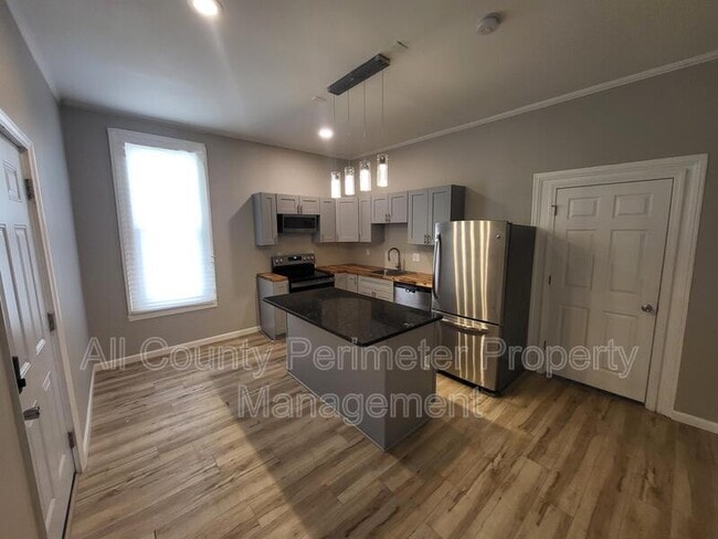 Photo - 1249 Duncan Ave