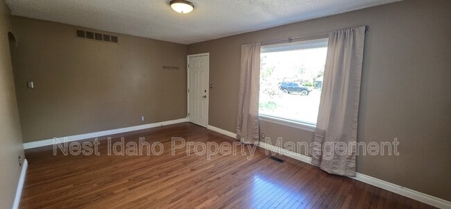 Photo - 1628 S Reinhart Dr