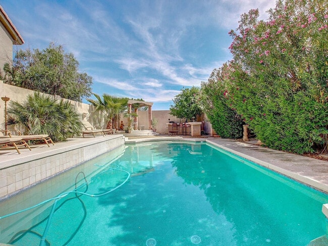 Building Photo - 6018 E Old W Way