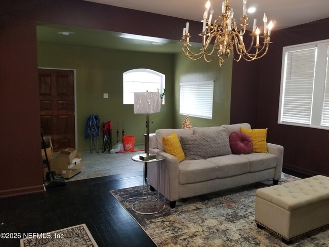 Photo - 519 W 26th St