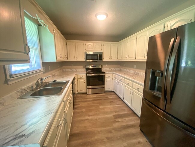 Photo - 4 bed, 2 bath spacious home on large lot i...