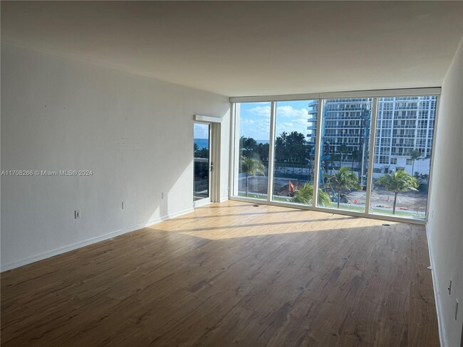 Photo - 10275 Collins Ave Condominio Unidad 415