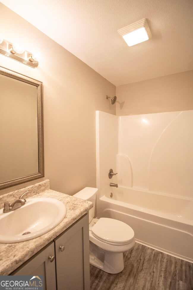 Photo - 7051 White Pine Ave