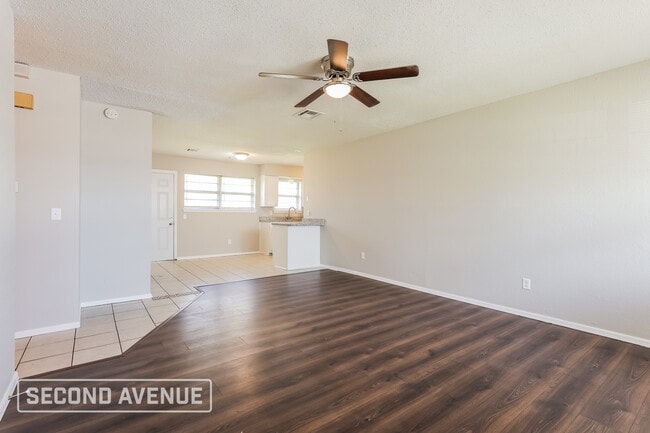 Photo - 703 Willis St
