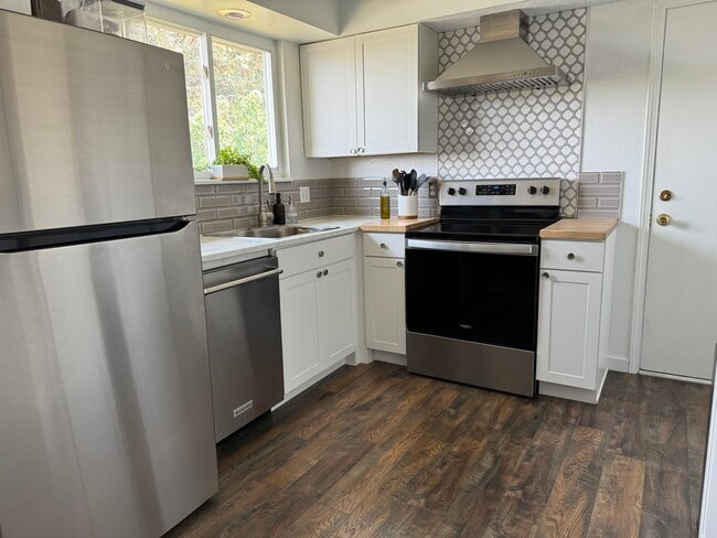 Photo - 2122 Colonial Ln Unit Upstairs