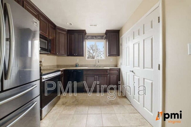 Photo - 324 W 36th St