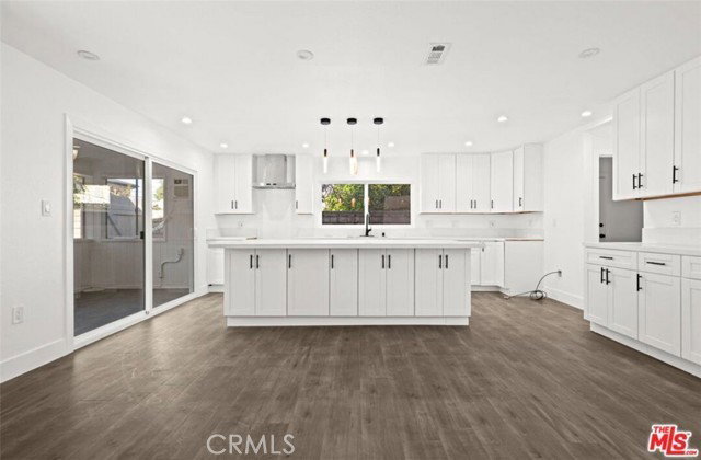 Photo - 6257 Lindley Ave