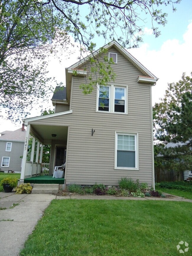 Building Photo - 2445 East Ave Unit 2445 1/2 Rental