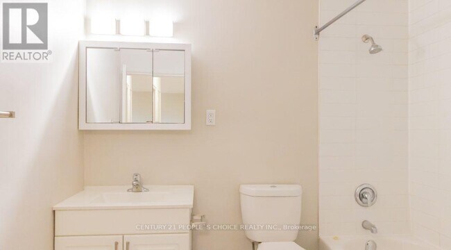 Photo - 1061 Seneca Ave Unité 110