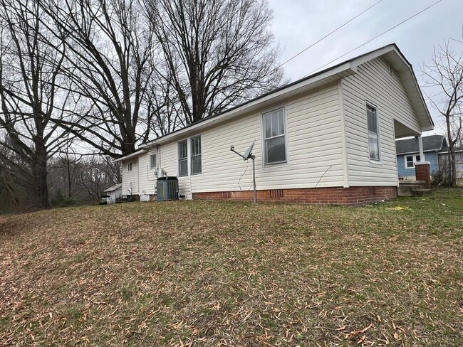 Photo - 610 S Chapel St