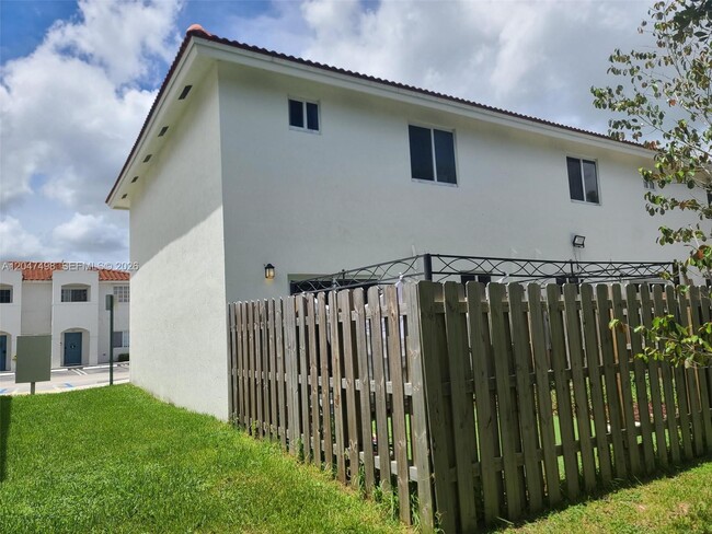 210 SW 3rd Ct
